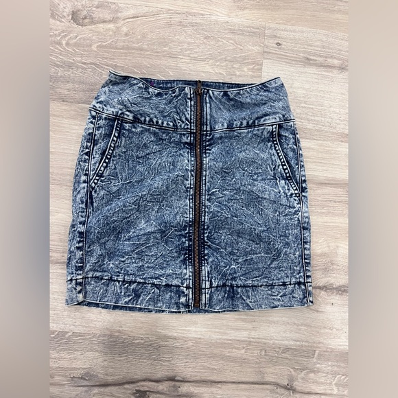 Stretchy Acid wash Denim mini skirt - Picture 1 of 5